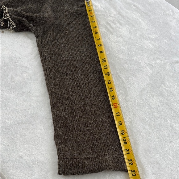 Elegant Brown Sweater with Beaded Hem - Picture 7 of 7